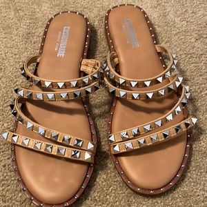 WORN ONCE Cushionaire flat sandals 9 womens